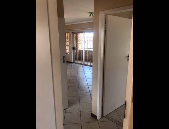 2 BEDROOM APARTMENT FOR SALE IN MOOIKLOOF RIDGE ESTATE